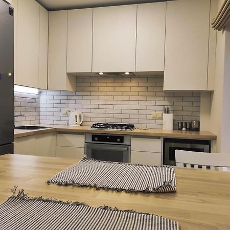Апартаменти Біля Домініканського Костелу Kamianets-Podilskyi Luaran gambar